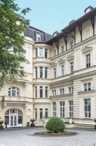 falkensteiner-hotel-marienbad-exterior-4_square